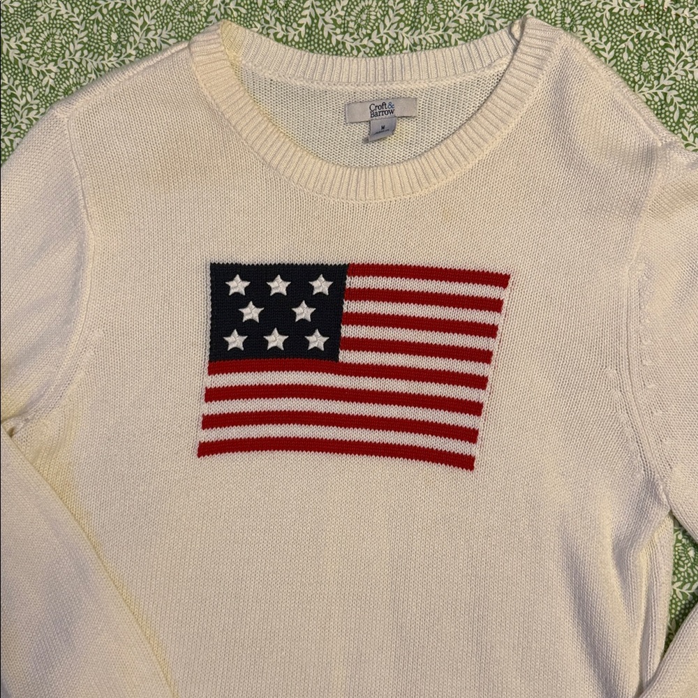 Croft & BarrowWomen's White Sweater American Flag Design No Wear or Flaws Size M - Picture 2 of 4